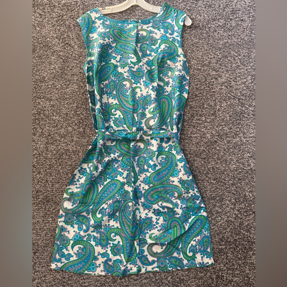 Vintage sleeveless paisley dress from France.  Fits size 2.  Excellent condition